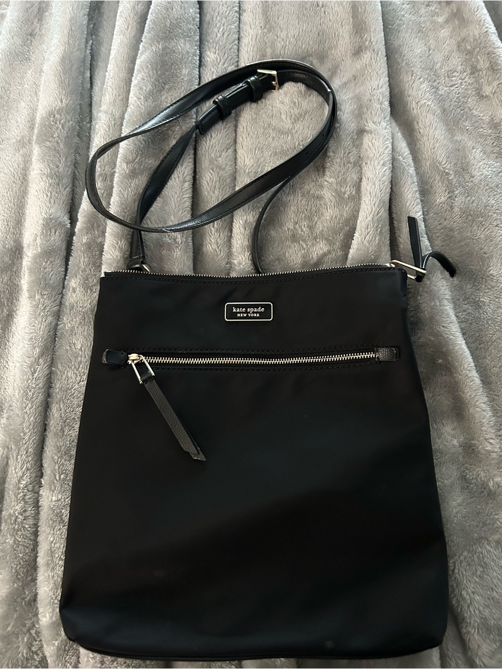 Kate Spade New York Black Nylon Crossbody with Heart Lining - Picture 4 of 5